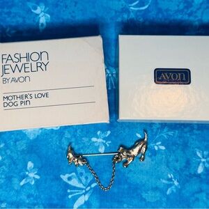 Vintage Avon Pin Dog & Puppy pin 1982 with original box